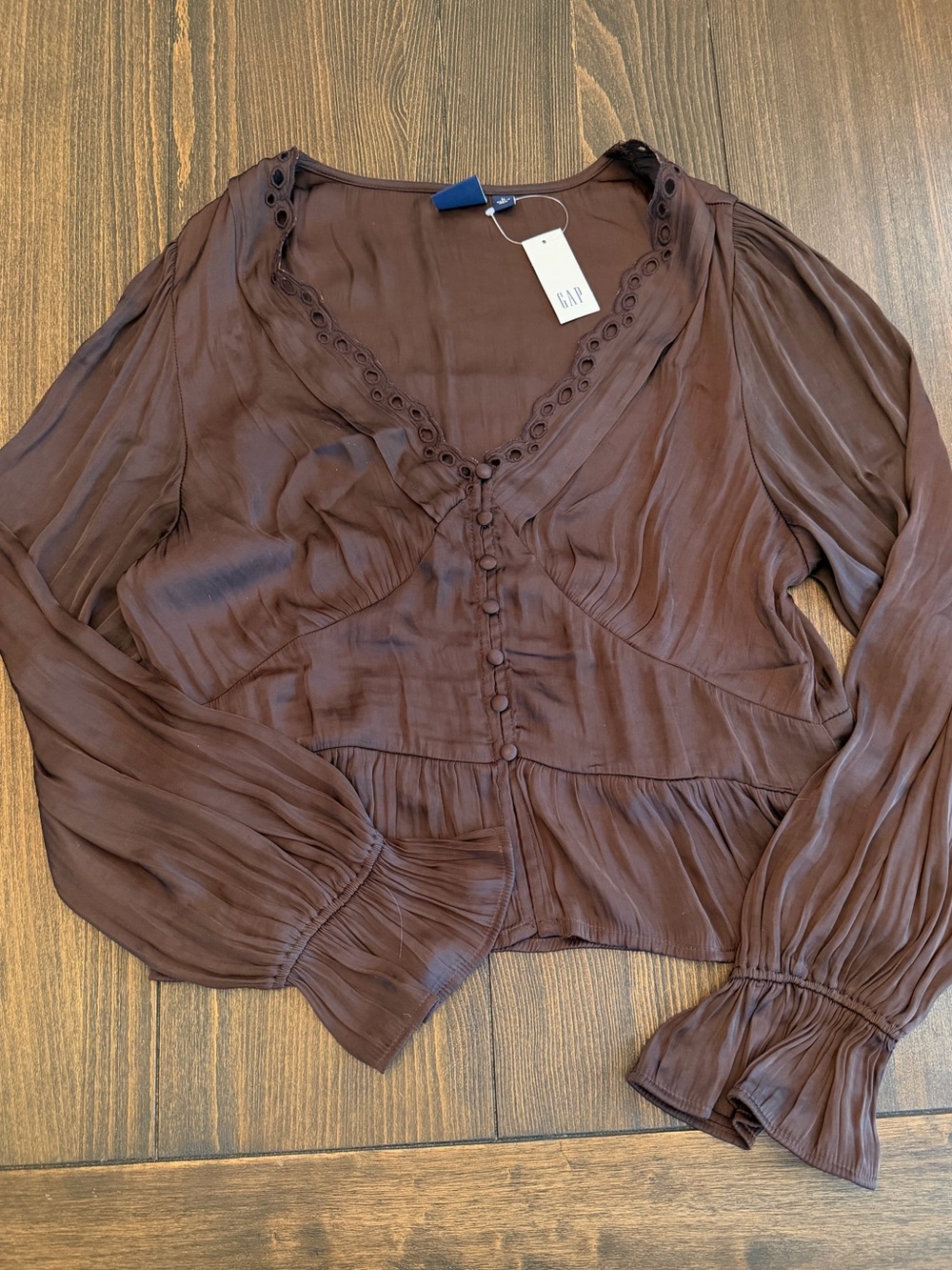NWT Gap Eyelet V-Neck Peplum Top Feminine Vibes Brown Large - Picture 2 of 6